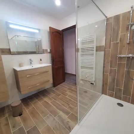 Elegant T3 Renove - Charme, Confort Et A Pied - Equipe ! * Saint-Mandrier-sur-Mer