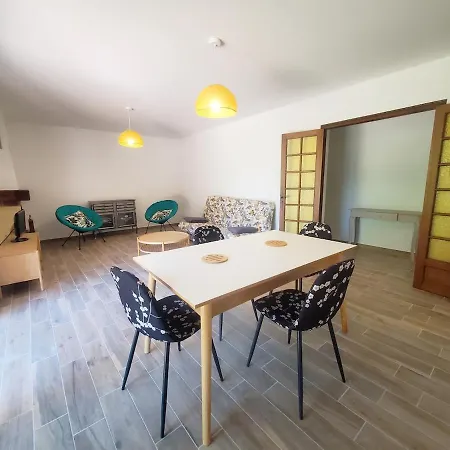 Elegant T3 Renove - Charme, Confort Et A Pied - Equipe !