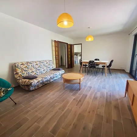 Elegant T3 Renove - Charme, Confort Et A Pied - Equipe !